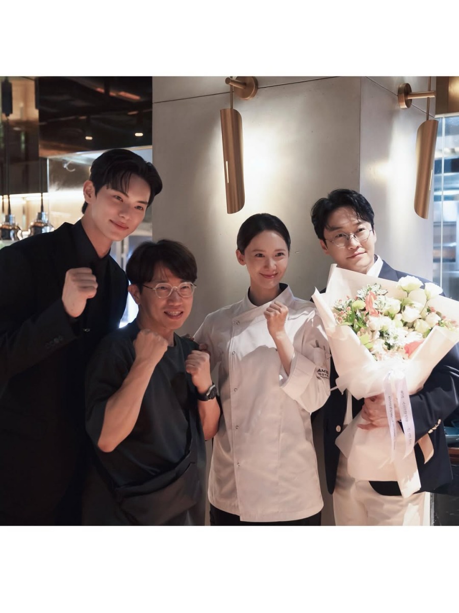 少女時代ユナ、『暴君のシェフ』で共演のイ・チェミンとの2ショット＆料理を練習中の写真公開