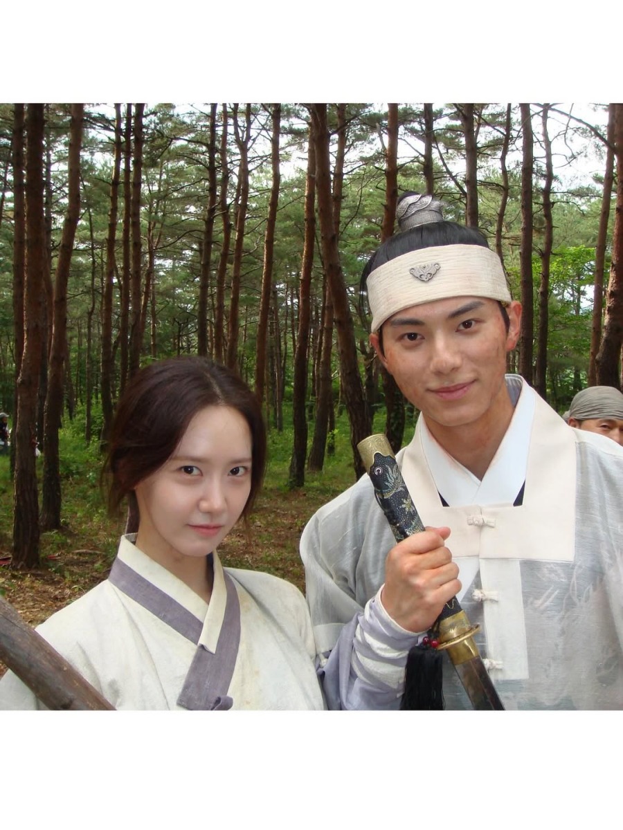 少女時代ユナ、『暴君のシェフ』で共演のイ・チェミンとの2ショット＆料理を練習中の写真公開