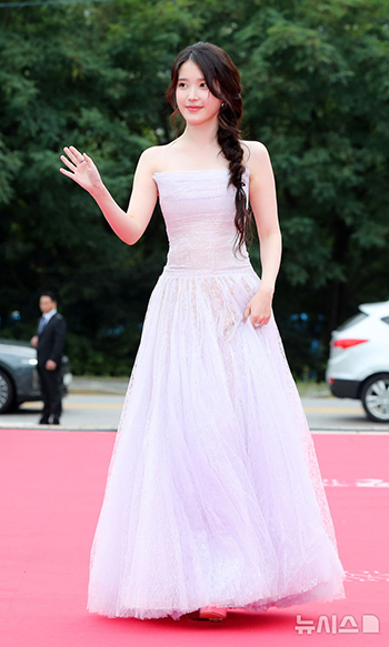 【フォト】IU&チュウ&キム・ミンハ&ソヒョンら、ソウル・ドラマ・アワードを輝かせたスターたち