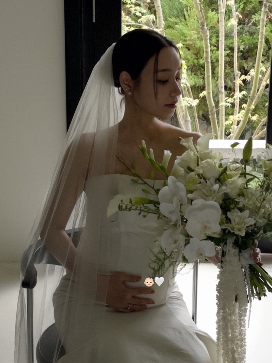 元AOAユナ、大きなお腹で美しいウエディングドレス姿披露