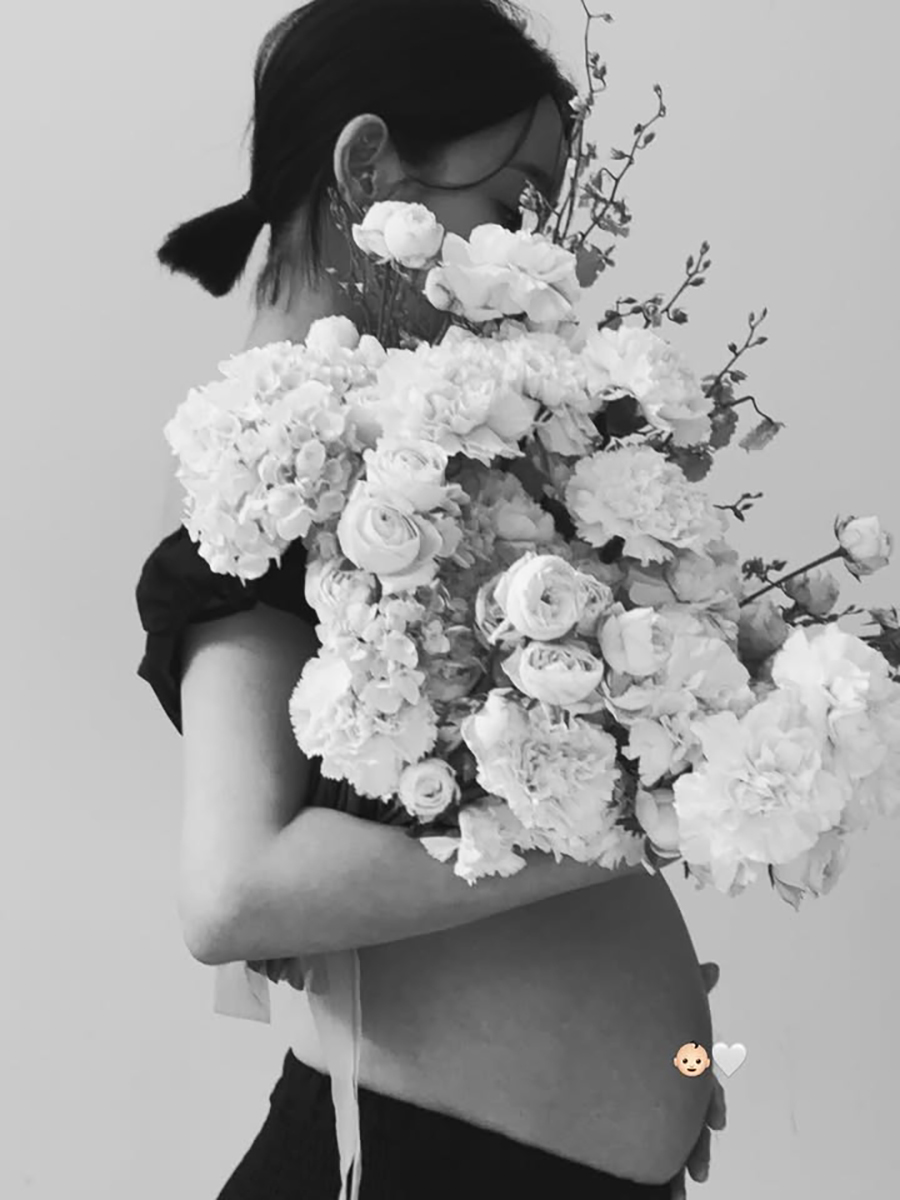 元AOAユナ、大きなお腹で美しいウエディングドレス姿披露