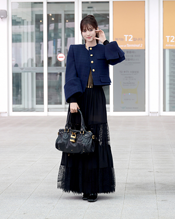 【フォト】MEOVVアンナ　人形のようなビジュアルでパリへ