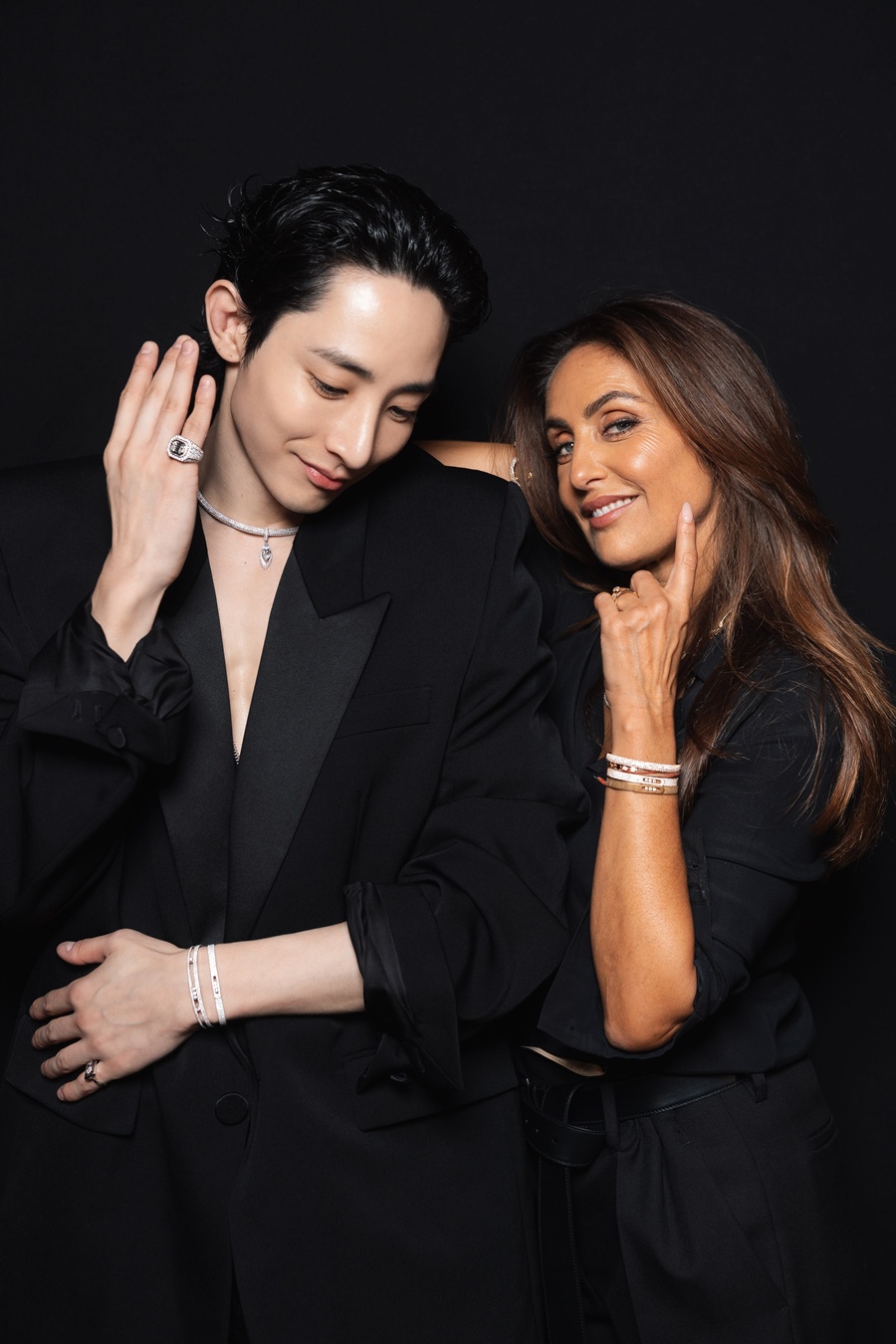 イ・スヒョクがパリ訪問、Messikaのショーで強烈なビジュアル披露