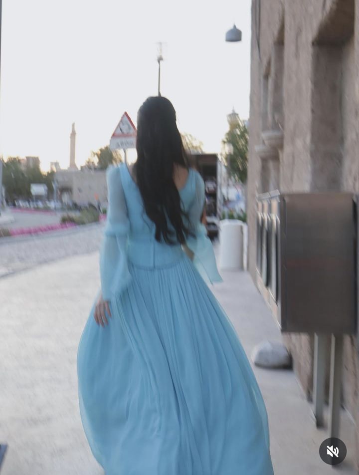 ソン・ヘギョ特別出演ドラマ『魔法のランプにお願い』オフショット公開…まるで「ドバイの女神」