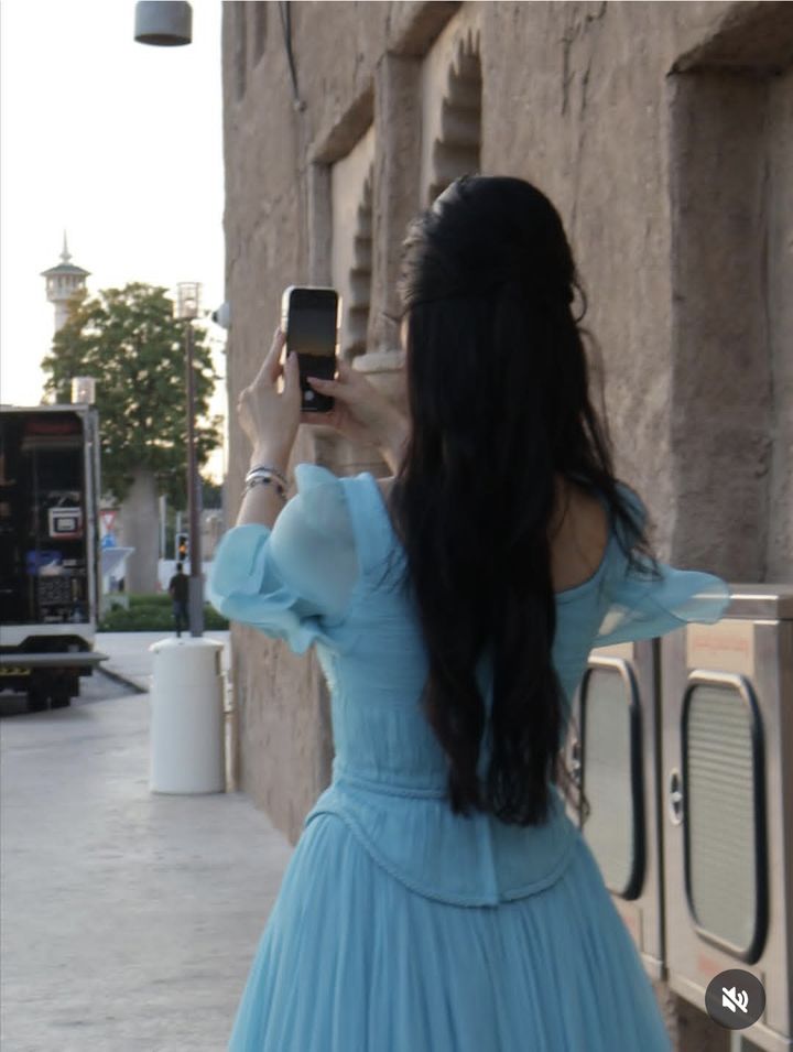 ソン・ヘギョ特別出演ドラマ『魔法のランプにお願い』オフショット公開…まるで「ドバイの女神」