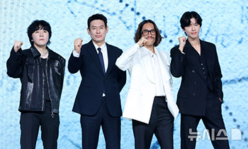 【フォト】ソル・ギョング&ホン・ギョン&リュ・スンボム「『グッドニュース』ファイト!」