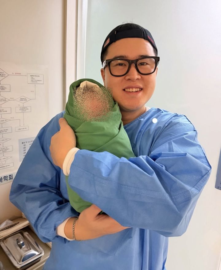 Chancellorが父親に　「小さな天使が到着した」