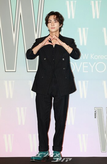 【フォト】ENHYPENジョンウォン、グリーンの靴がポイント