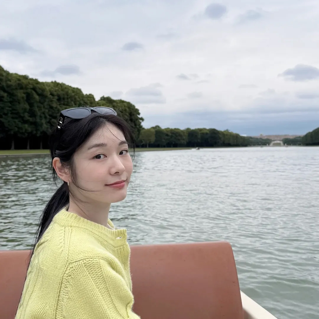 キム・ヨナ、夫コ・ウリムとボートに乗ってデート…オールを漕ぐ手に輝く結婚指輪に注目