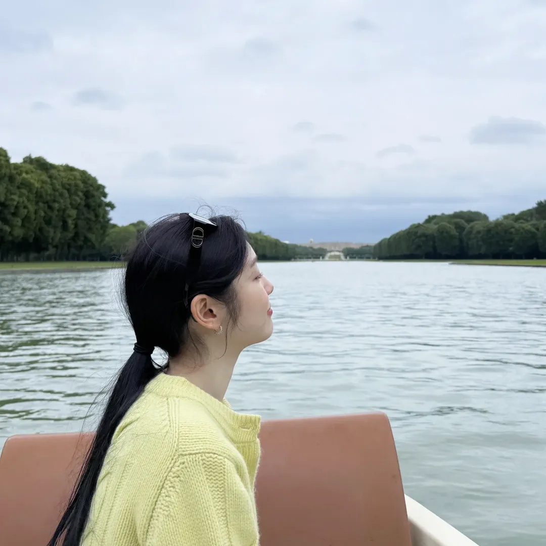 キム・ヨナ、夫コ・ウリムとボートに乗ってデート…オールを漕ぐ手に輝く結婚指輪に注目