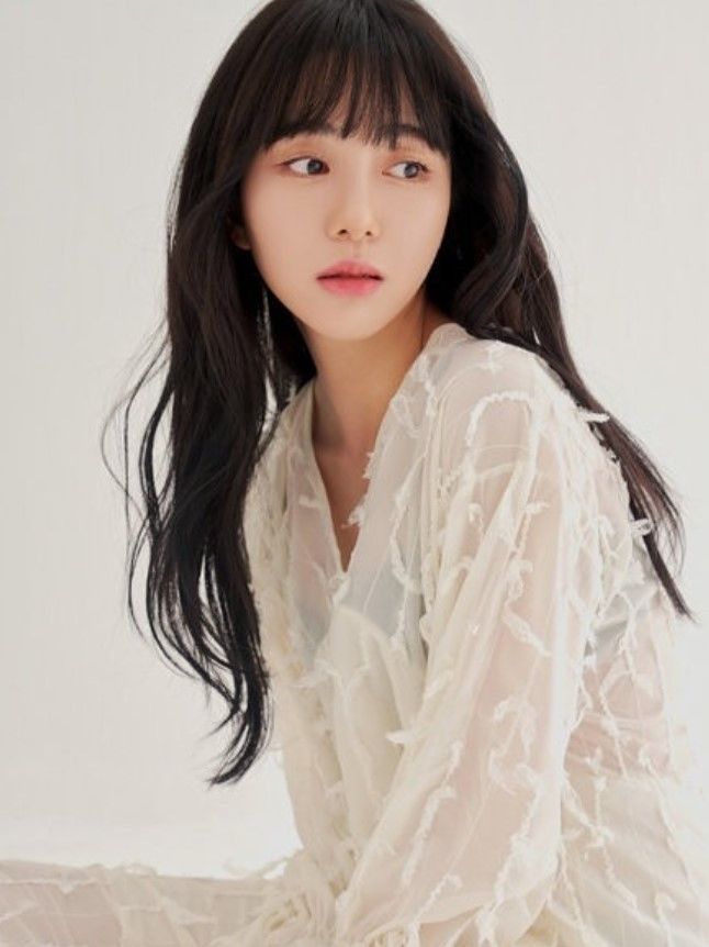 元AOAミナ「姉が乳がんで数年間不安に震えながら過ごしている…W KOREAのパーティーを見てつらかった」