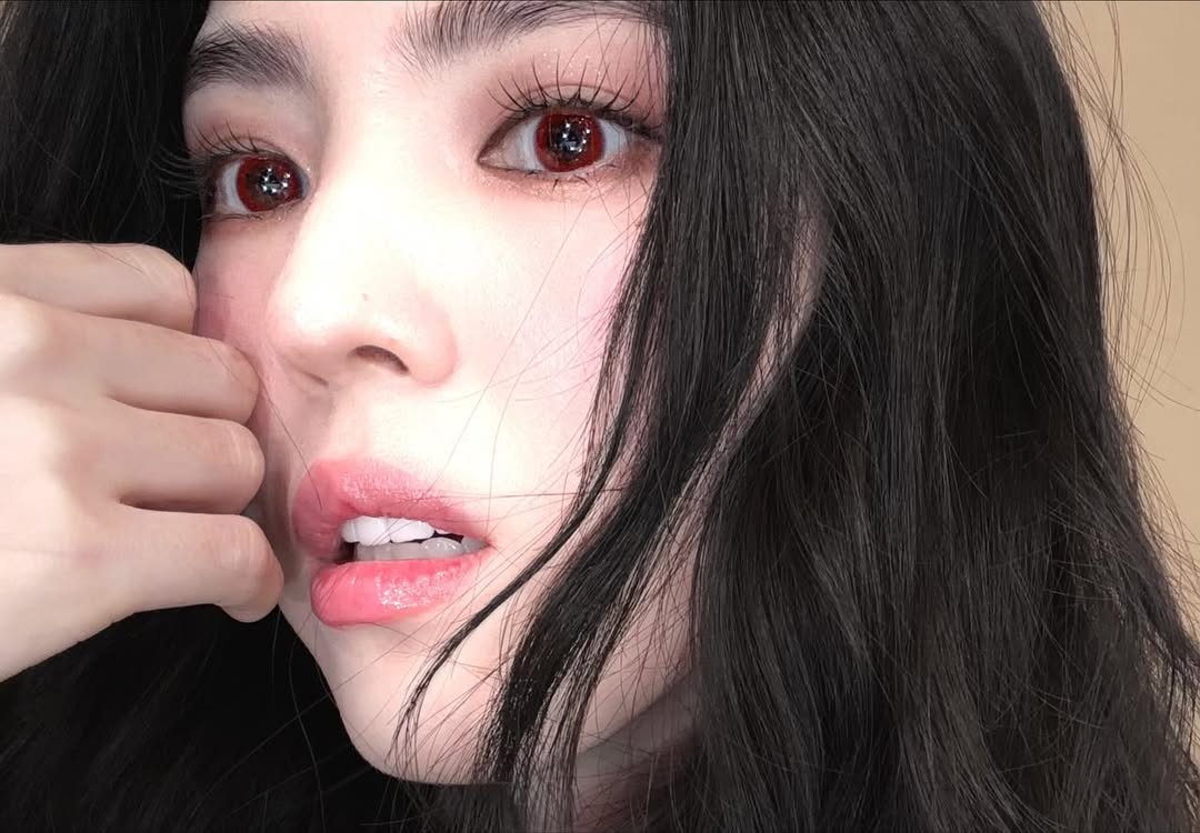 ハン・ソヒ、ヴァンパイアのように赤い瞳…魅惑的な美しさ