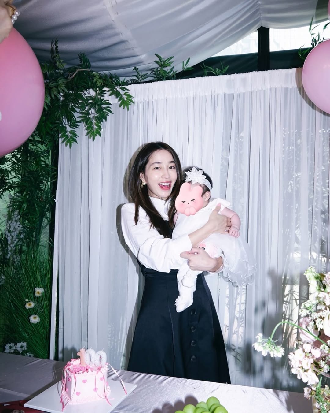 イ・ミンジョン、娘の百日祝いの写真公開　「かわいく育ってね、子ウサギちゃん」