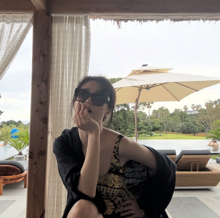 水着姿のパク・ハソン、済州道で上品な美しさアピール