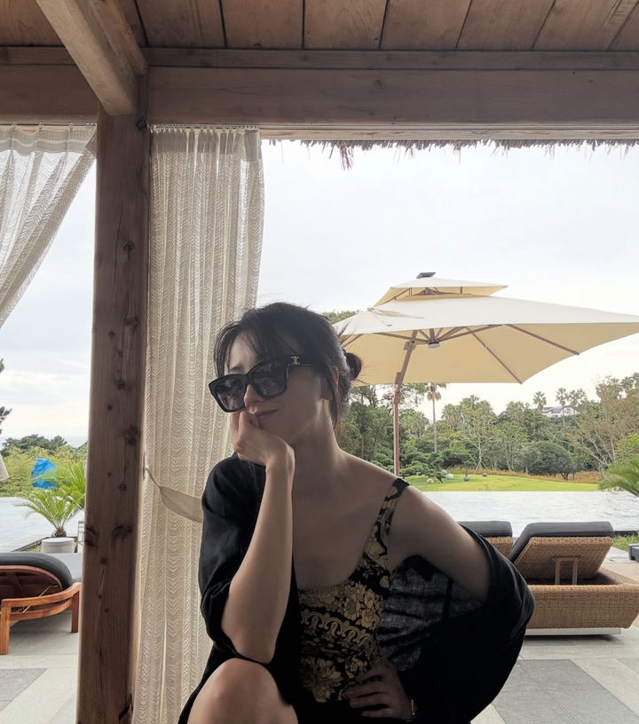 水着姿のパク・ハソン、済州道で上品な美しさアピール