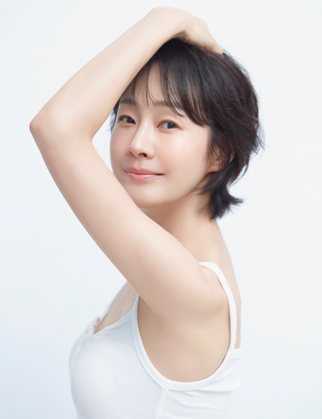 50歳ミョン・セビン、キャミソール＆ジーンズ姿の清楚なプロフィール写真公開