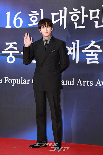 【フォト】穏やかな表情のチ・チャンウク、文化体育観光部長官表彰受ける