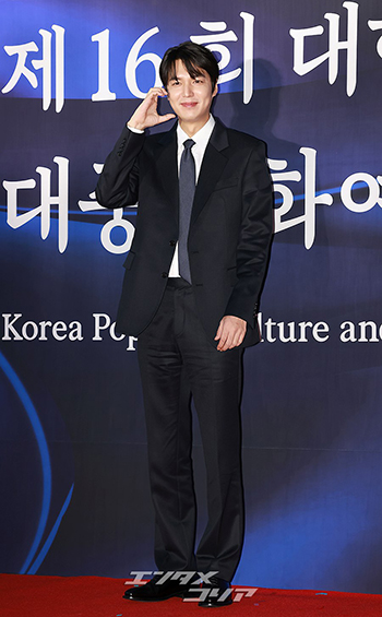 【フォト】韓流スターのイ・ミンホ、大統領表彰受ける
