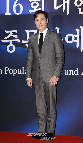 【フォト】「韓国を代表する俳優」イ・ビョンホン、宝冠文化勳章受章