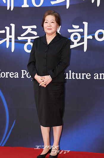 【フォト】銀冠文化勲章受勲した俳優キム・ヘスク