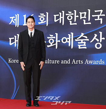 【フォト】首相表彰受けたパク・ヘジュン