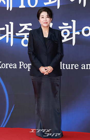 【フォト】「国民の母」キム・ミギョン、大統領表彰受ける