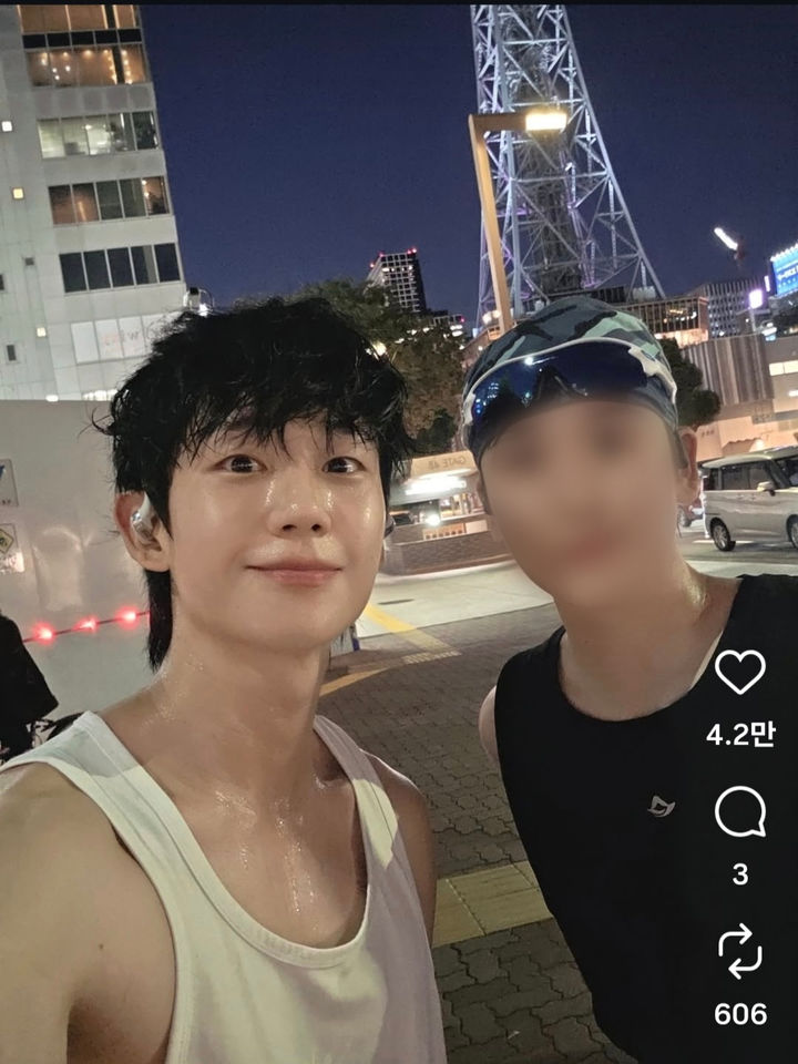 チョン・へイン、そっくりの弟と名古屋でランニング後に仲良く2ショット