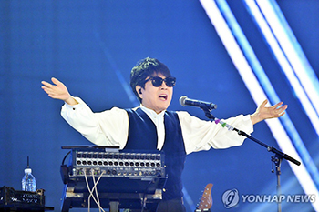 チョー・ヨンピル 年末年始に全国ツアー開催