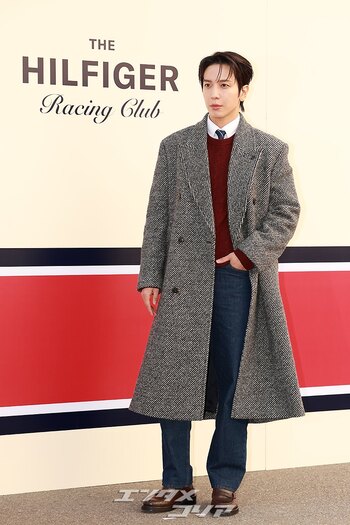 【フォト】CNBLUEジョン・ヨンファ、ロングコートがおしゃれ