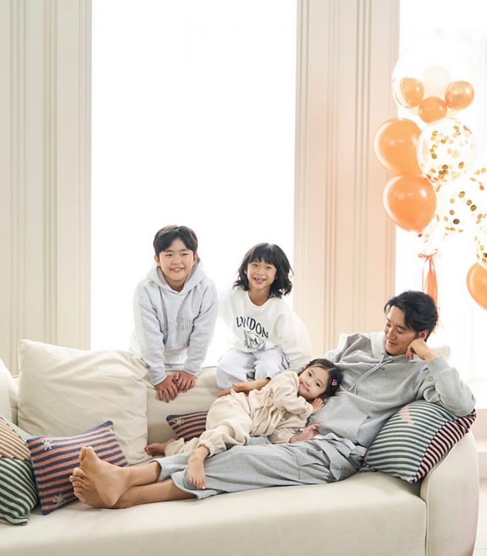 シン・ヒョンジュン、12歳年下妻＆そっくりな子どもたちに愛情いっぱい　「愛してる」