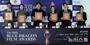 【フォト】ファン・ジョンミン&キム・ゴウン&チョン・ヘインら、青龍映画賞手形イベントに出席したスターたち