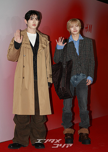 【フォト】KickFlipミンジェ&ドンファ 秋コーデ「聖水洞に来ました!」