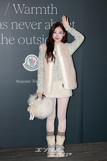 【フォト】TWICEナヨン、もこもこシアリング・コーデがキュート