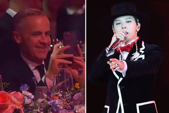 ▲カナダのマーク・カーニー首相（写真左）が10月31日、APEC首脳会議の関連イベントである夕食会で、BIGBANGメンバーのG-DRAGONの公演を撮影している様子。右の写真はG-DRAGON。