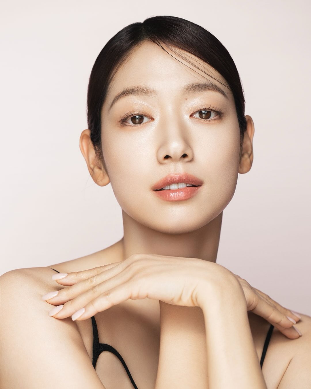 「チェ・テジュンの妻」パク・シネ　光り輝くビューティー・グラビア…透明感＋エレガンス