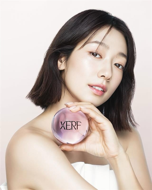 「チェ・テジュンの妻」パク・シネ　光り輝くビューティー・グラビア…透明感＋エレガンス