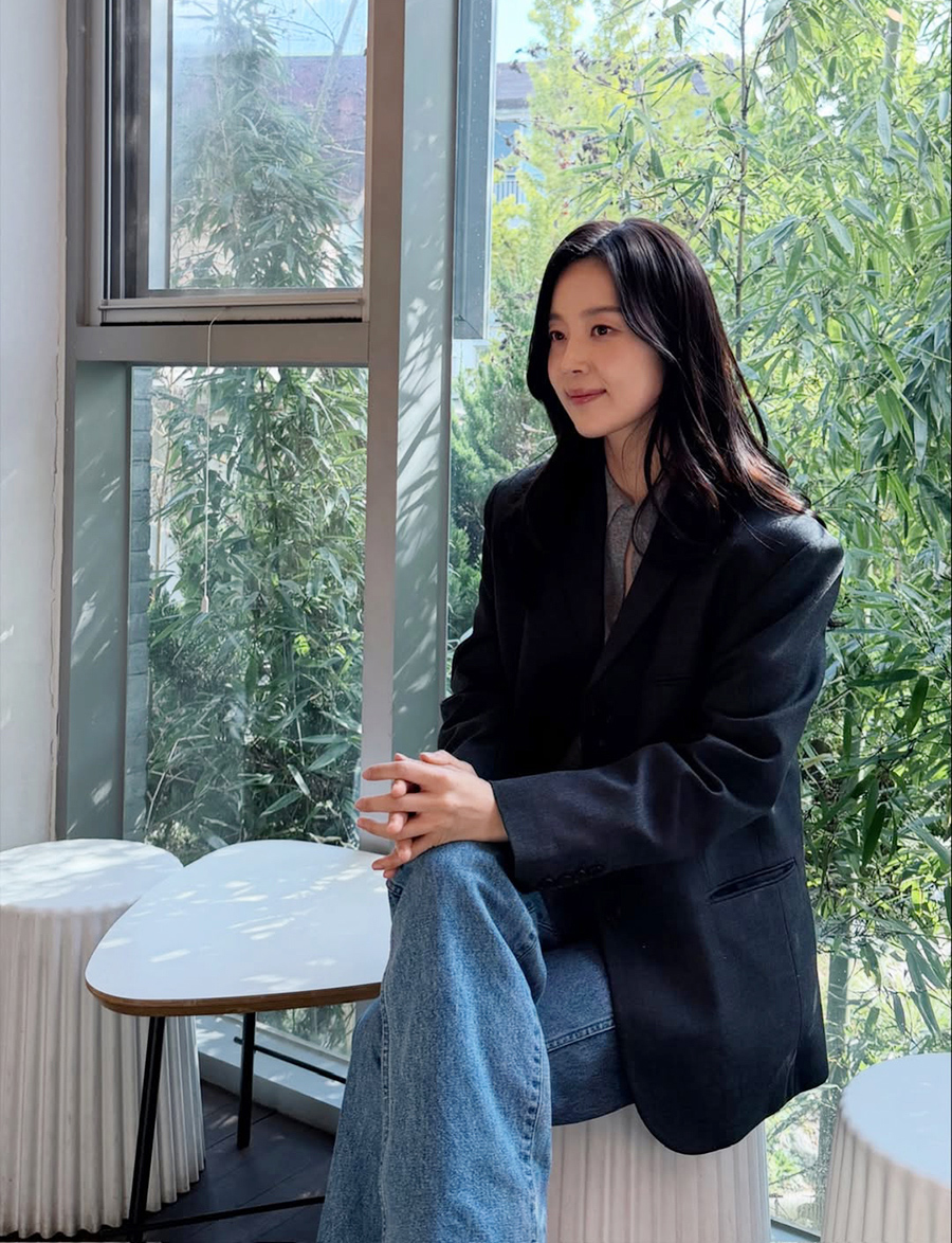 41歳ハン・ジヘ　年齢を感じさせない美しさ…さり気ないしぐさも優雅