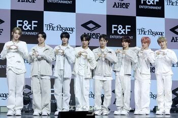 【フォト】和やかなAHOFのメンバーたち、2ndミニアルバム発表