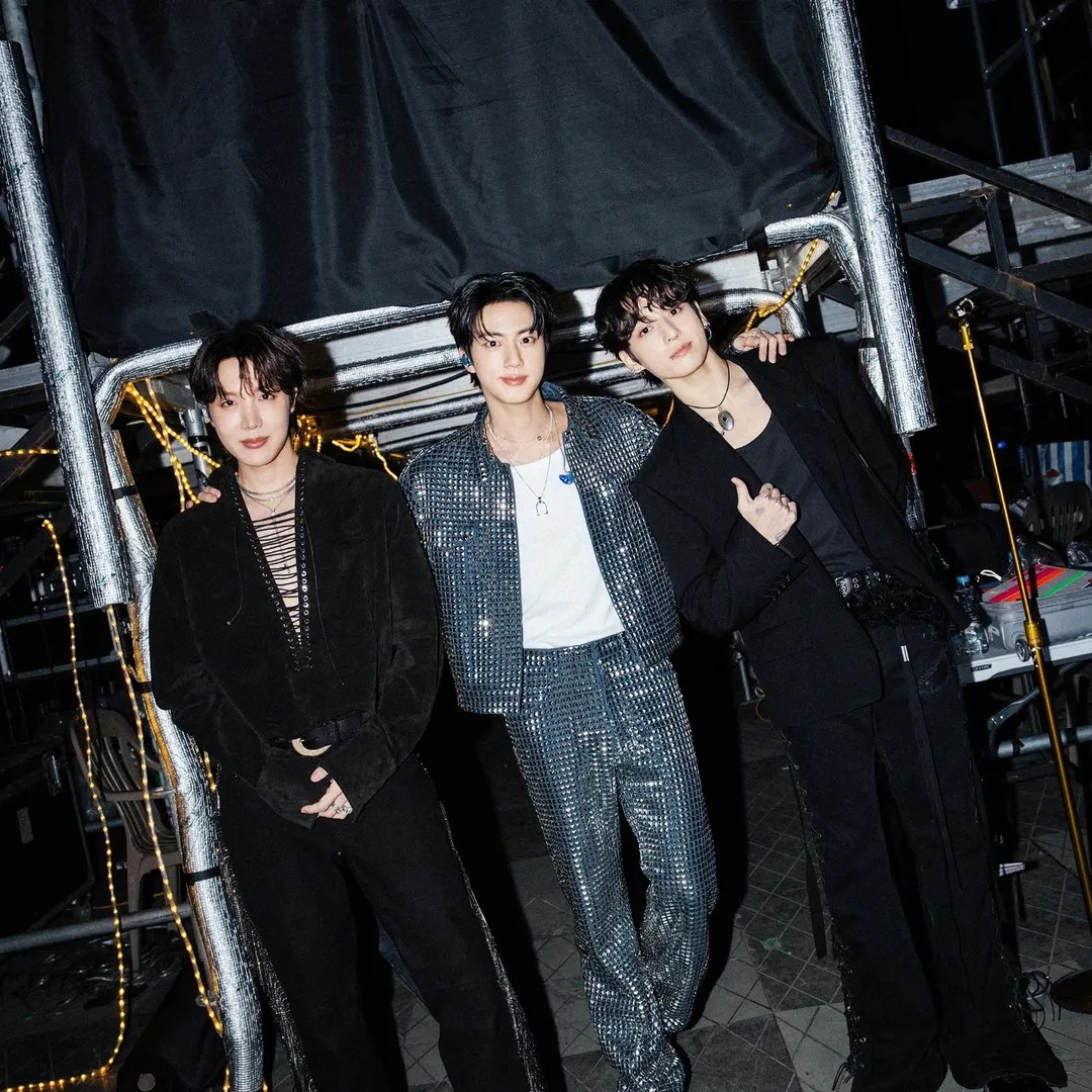 【フォト】BTSのJIN、ファンコンサートのオフショット公開…メンバーとステージ裏で仲良く過ごす様子もキャッチ