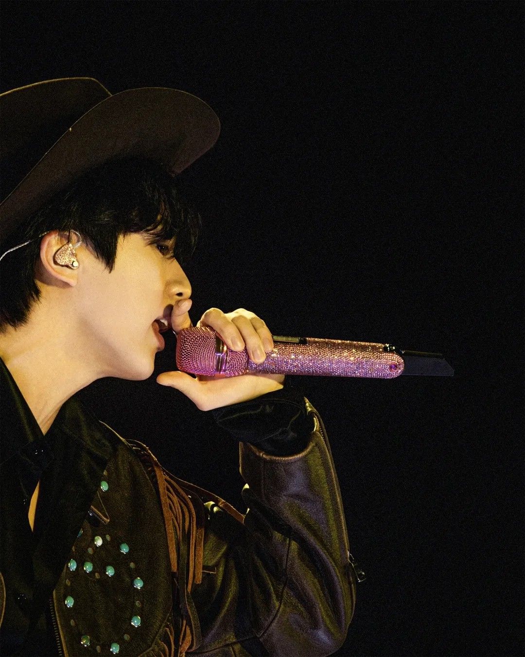 【フォト】BTSのJIN、ファンコンサートのオフショット公開…メンバーとステージ裏で仲良く過ごす様子もキャッチ