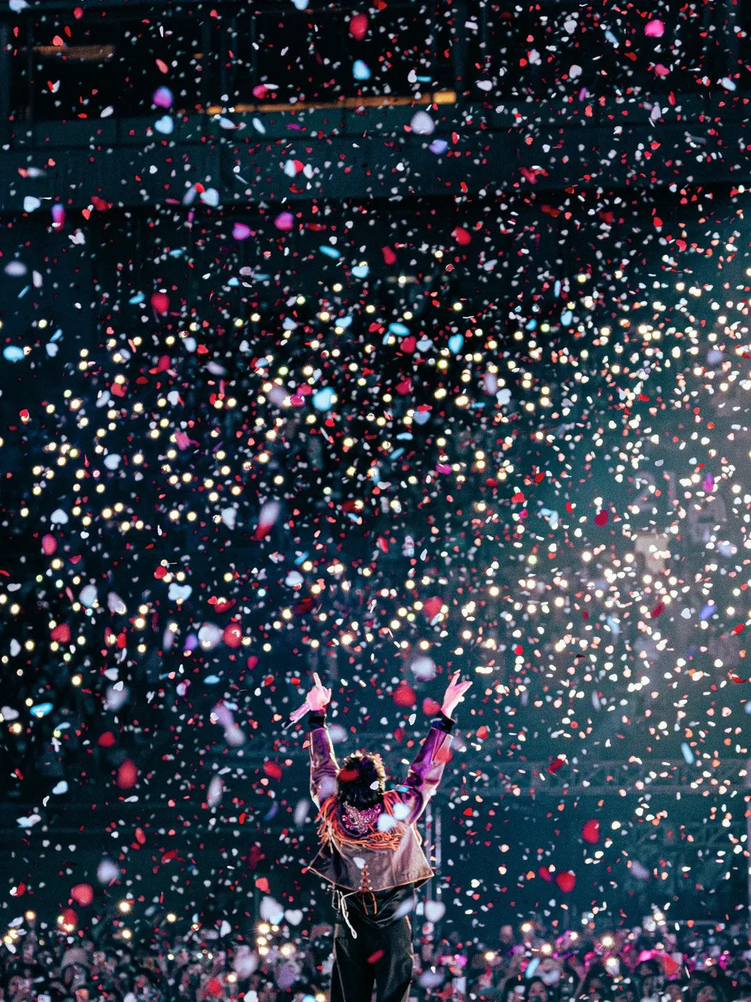 【フォト】BTSのJIN、ファンコンサートのオフショット公開…メンバーとステージ裏で仲良く過ごす様子もキャッチ