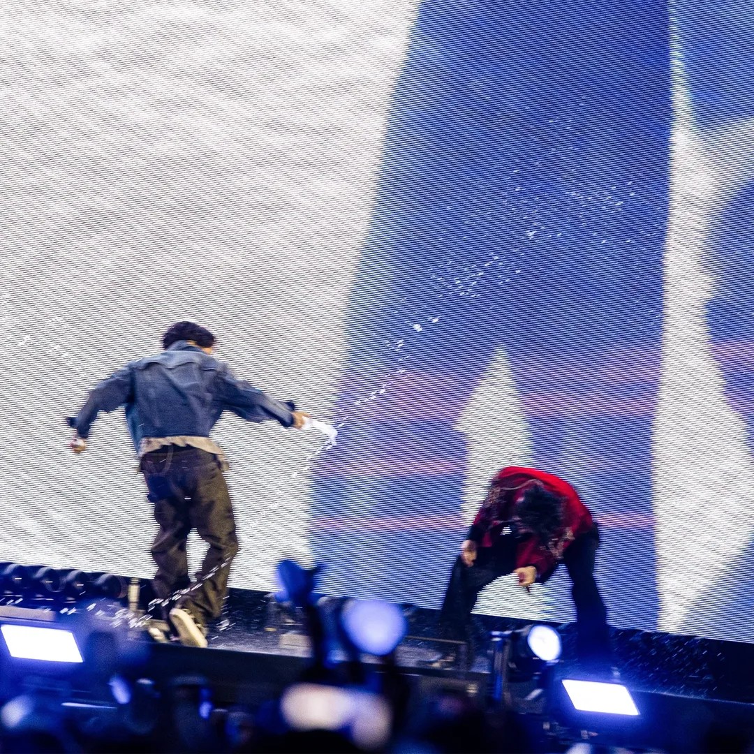 【フォト】BTSのJIN、ファンコンサートのオフショット公開…メンバーとステージ裏で仲良く過ごす様子もキャッチ