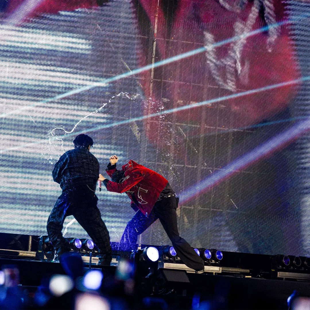 【フォト】BTSのJIN、ファンコンサートのオフショット公開…メンバーとステージ裏で仲良く過ごす様子もキャッチ