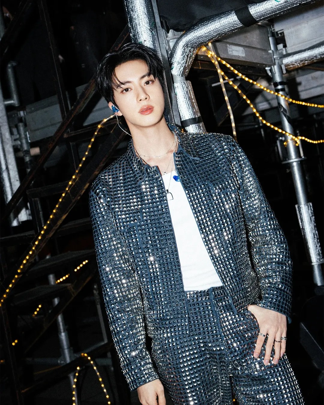 【フォト】BTSのJIN、ファンコンサートのオフショット公開…メンバーとステージ裏で仲良く過ごす様子もキャッチ