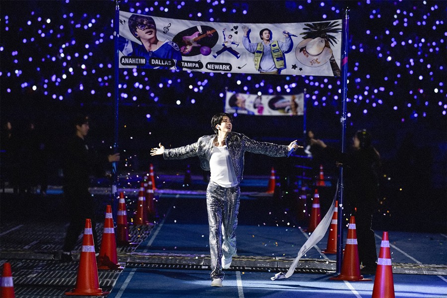 BTSのJIN、メンバーの支援受けファンコンサート・アンコール公演のフィナーレ飾る