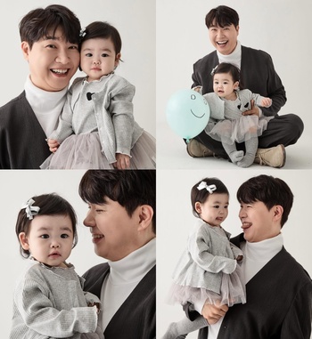 【フォト】50代でパパになったパク・スホン お人形さんみたいな娘にデレデレ