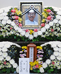 【フォト】作家の故・李外秀さんの殯所