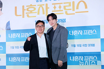 【フォト】キム・ソンフン監督&イ・グァンス「『ひとりぼっちのプリンス』見てね」