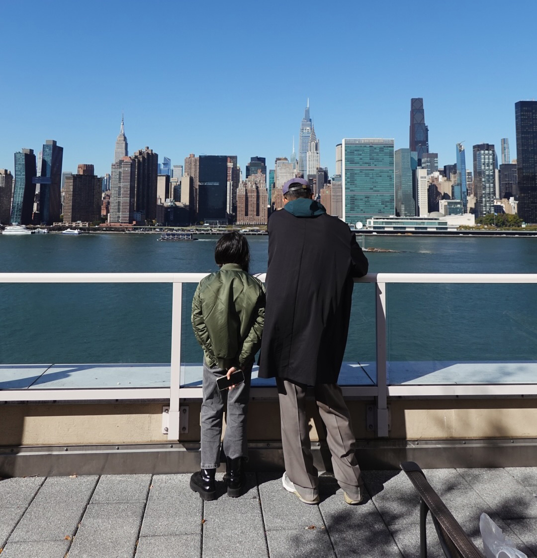 45歳チャン・ユンジュ　早くもモデルオーラ放つ8歳の娘＆夫と米NY旅行