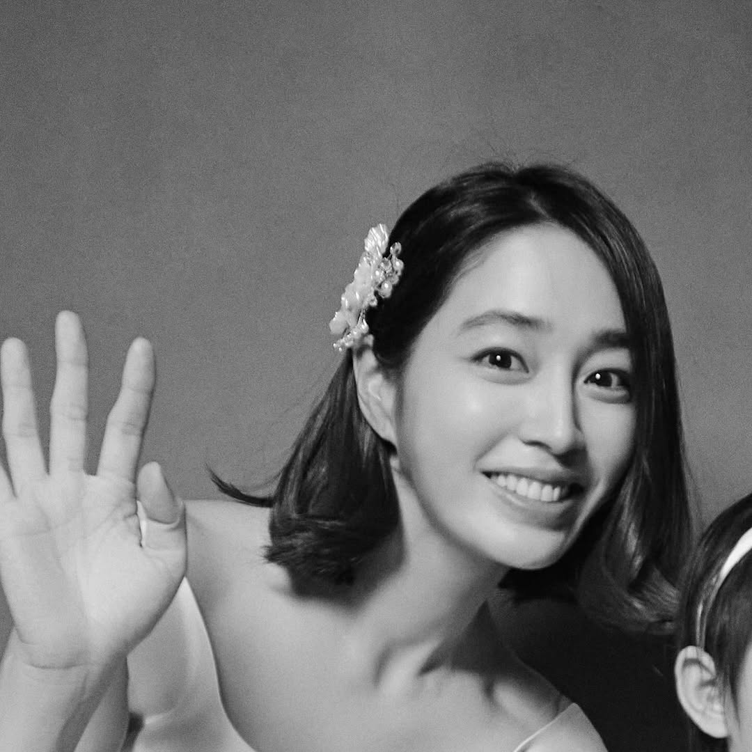 イ・ミンジョン、本当に43歳？　娘と撮った写真公開　「もう1年たつなんて」